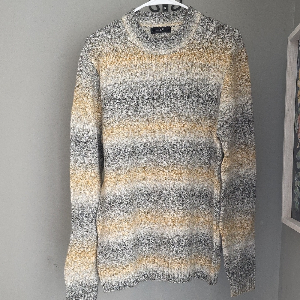 🆕️ F&F Gray and Yellow Crewneck Sweater NWOT Size Medium
